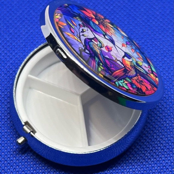 New Bird design Pill Box - Picture 2 of 4